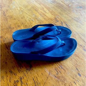 Olukai Pi’o Lua size 8 platform flip flops